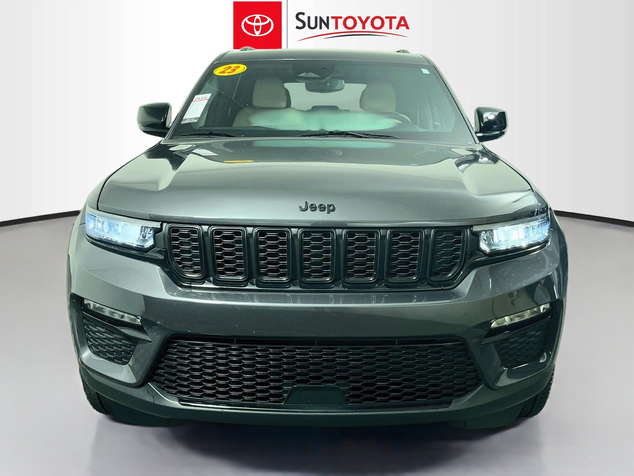 Used 2023 Jeep Grand Cherokee Limited w/ Black Appearance Package AWD/4WD image 10
