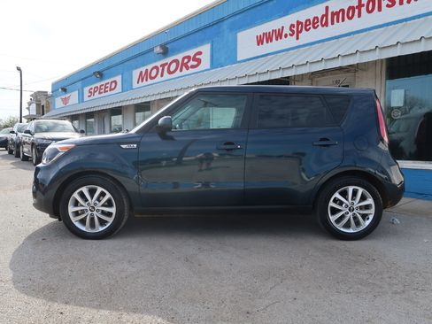 Used 2018 Kia Soul + image 3