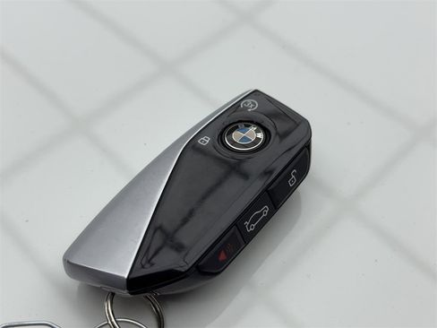 Used 2025 BMW 740i w/ Premium Package image 60