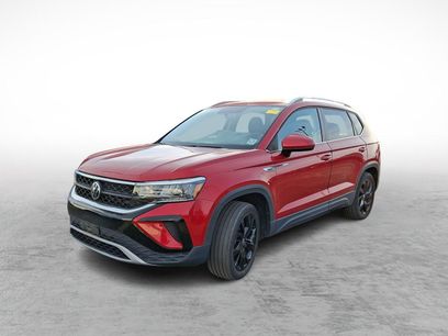 Used 2022 Volkswagen Taos SE w/ Panoramic Sunroof Package