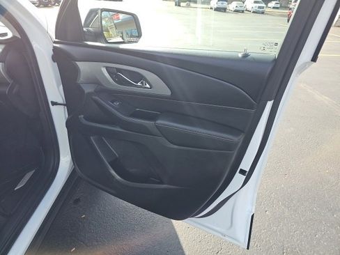 Used 2021 Chevrolet Traverse LS image 24