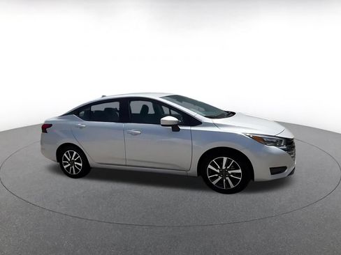 Used 2025 Nissan Versa SV FWD image 2