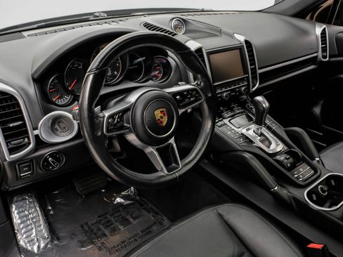Used 2016 Porsche Cayenne AWD/4WD image 2