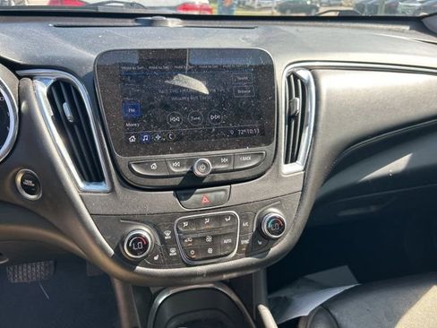 Used 2019 Chevrolet Malibu LT w/ Leather Package FWD image 7