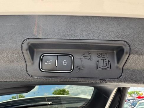 Used 2020 Ford Explorer Platinum w/ Premium Technology Package AWD/4WD image 31