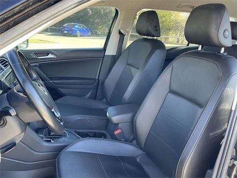 Used 2018 Volkswagen Tiguan SE image 24