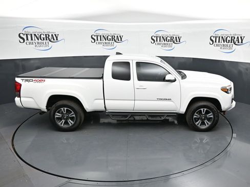Used 2017 Toyota Tacoma TRD Sport w/ Tow Package (A/T) AWD/4WD image 25