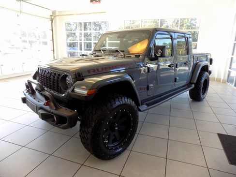 Certified 2024 Jeep Gladiator Rubicon image 3