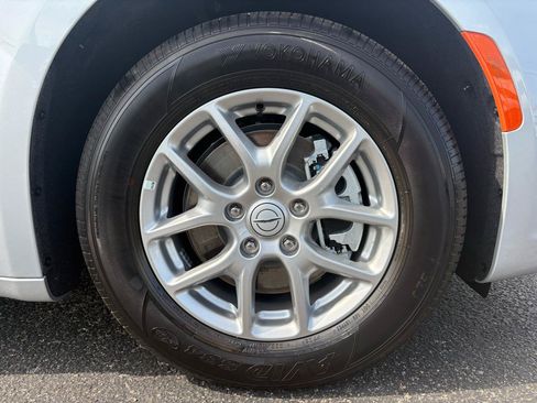 Used 2026 Chrysler Pacifica Select FWD image 55
