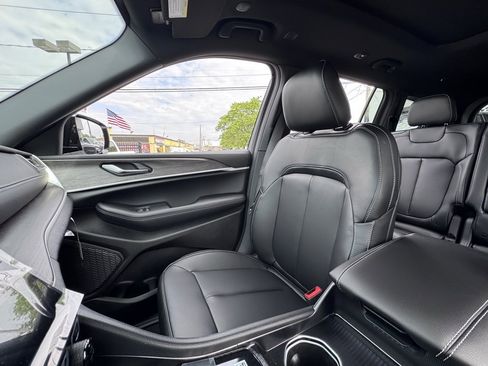 New 2025 Jeep Grand Cherokee L Limited w/ Black Appearance Package image 13