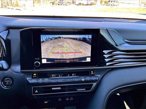 Used 2025 Toyota Camry SE image 17