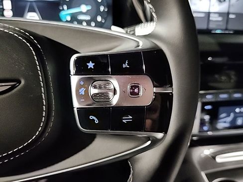 Used 2025 Genesis G90 3.5T image 10