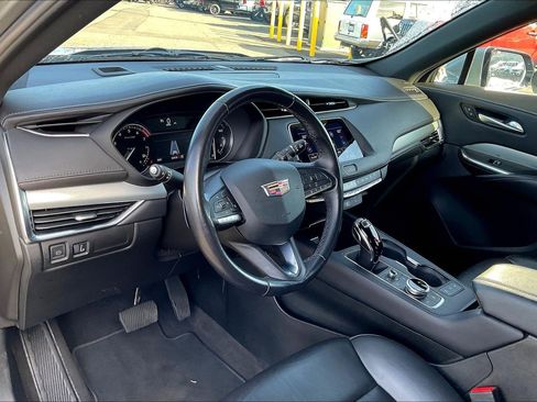 Used 2023 Cadillac XT4 Premium Luxury image 13