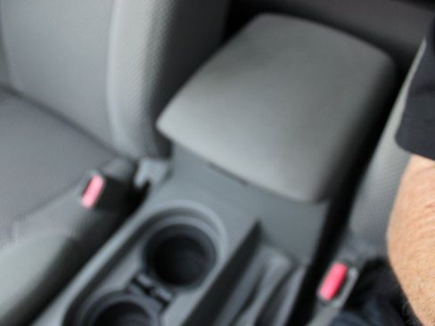 Used 2015 Nissan Frontier SV RWD image 17