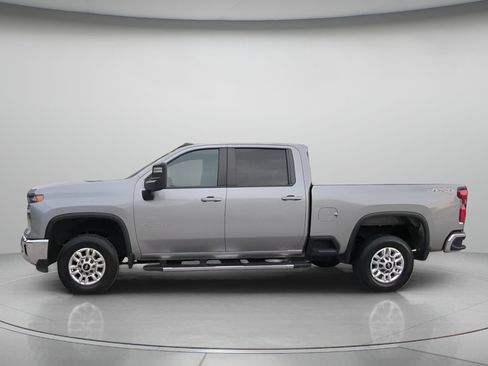Used 2025 Chevrolet Silverado 2500 LT w/ Convenience Package AWD/4WD image 16