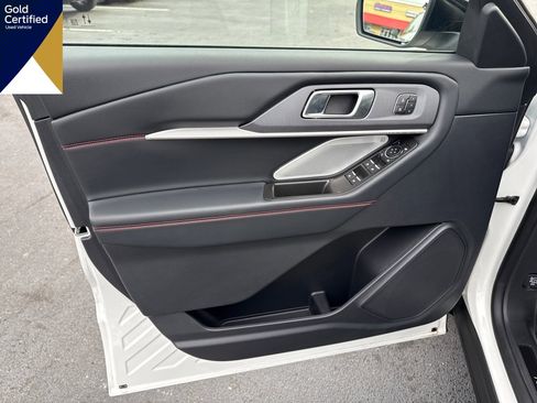 Certified 2025 Ford Explorer ST image 19