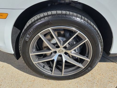 New 2026 Porsche Macan AWD/4WD image 16