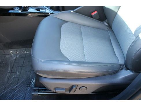 Used 2025 Kia Niro EX Touring image 19