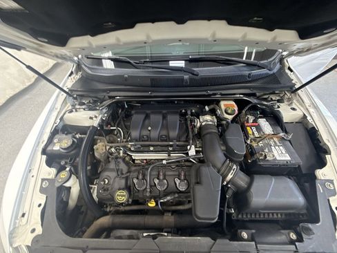 Used 2015 Ford Taurus SEL FWD image 39