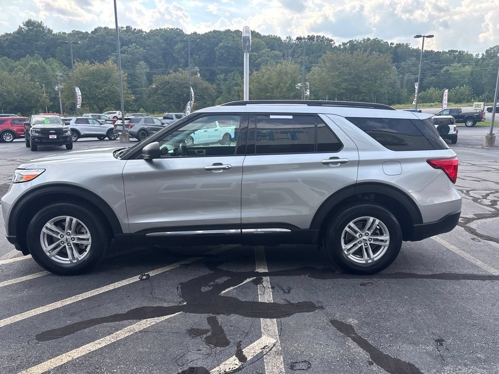 Used 2024 Ford Explorer XLT w/ Equipment Group 202A AWD/4WD image 5