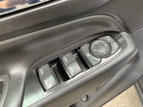 Used 2022 Chevrolet Equinox Premier FWD image 17