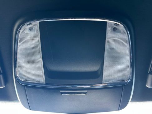 Used 2020 Dodge Charger SXT RWD image 21