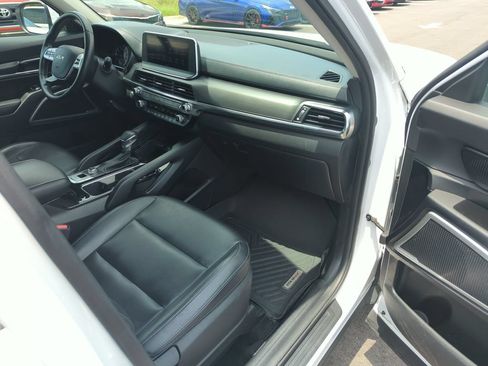 Used 2022 Kia Telluride LX FWD image 36