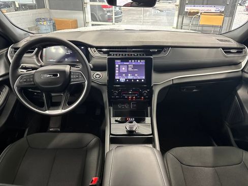 New 2025 Jeep Grand Cherokee Laredo X w/ Luxury Tech Group I image 12