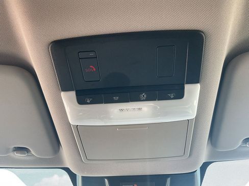 Used 2025 Nissan Rogue SV FWD image 17