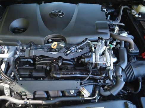 Used 2018 Toyota Camry SE w/ Convenience Package FWD image 23