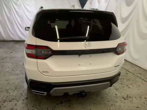 Used 2025 Honda Pilot Touring image 7