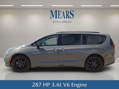 Used 2025 Chrysler Pacifica Limited