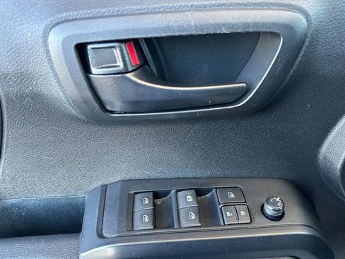 Used 2022 Toyota Tacoma SR w/ SR Convenience Package image 11
