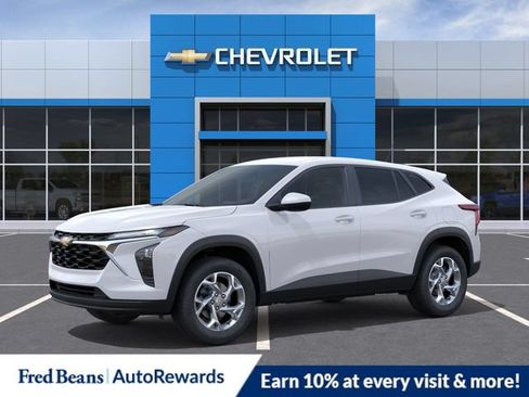 New 2026 Chevrolet Trax LS w/ LS Convenience Package FWD image 2
