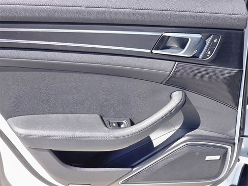 Used 2023 Porsche Panamera 4 Platinum Edition image 10