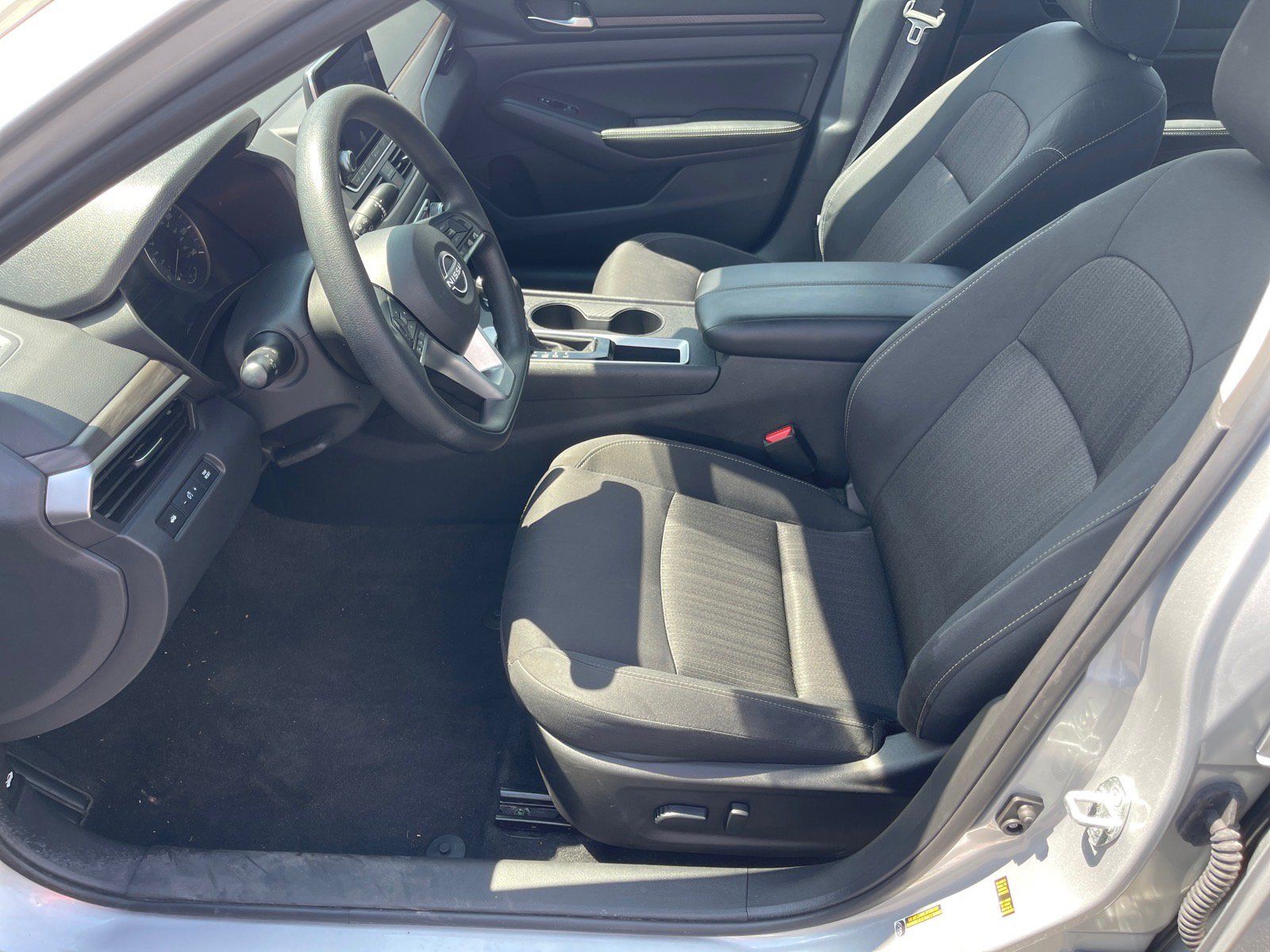 Used 2025 Nissan Altima 2.5 SV FWD image 10