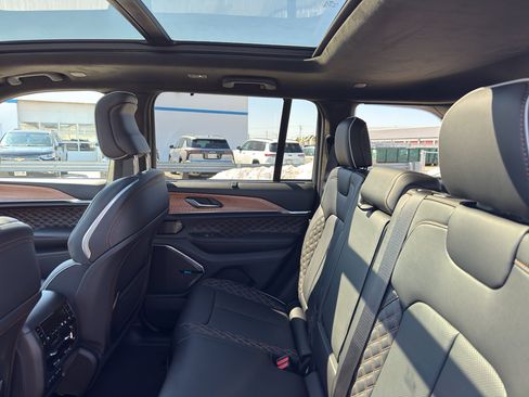 New 2026 Jeep Grand Cherokee Summit AWD/4WD image 34