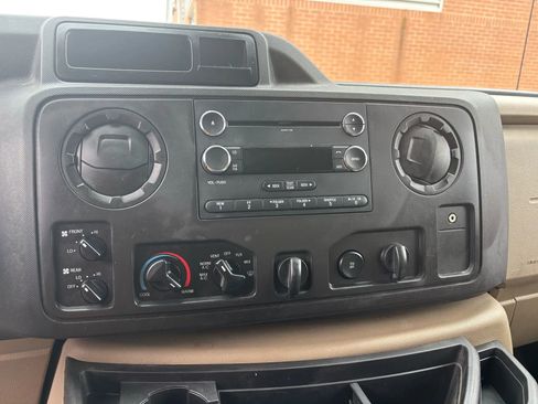 Used 2013 Ford E-350 and Econoline 350 XLT image 12