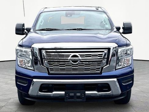 Used 2021 Nissan Titan SV w/ SV Convenience Package image 2