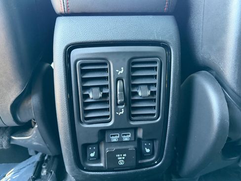 Used 2024 Dodge Durango GT RWD image 9