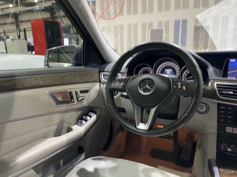 Used 2014 Mercedes-Benz E 350 Sedan image 3