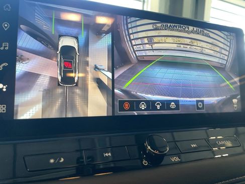 Used 2024 Nissan Rogue SL image 8