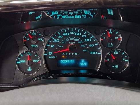 Used 2015 Chevrolet Express 2500 image 32