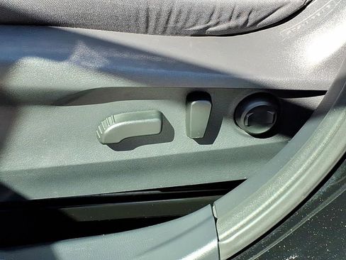 Used 2025 Subaru Outback Premium image 12