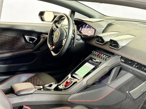 Used 2021 Lamborghini Huracan EVO image 28