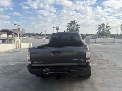 Used 2015 Toyota Tacoma PreRunner image 38