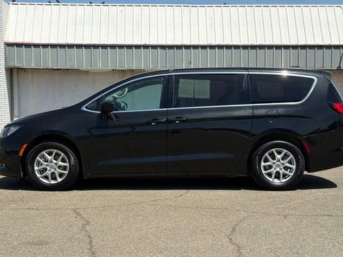 Used 2023 Chrysler Voyager LX FWD image 7
