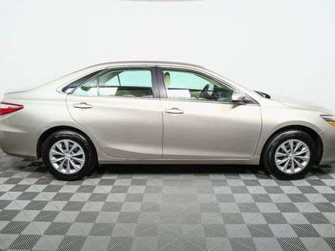 Used 2017 Toyota Camry LE image 2