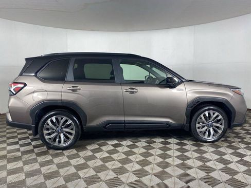 Used 2025 Subaru Forester Touring AWD/4WD image 5