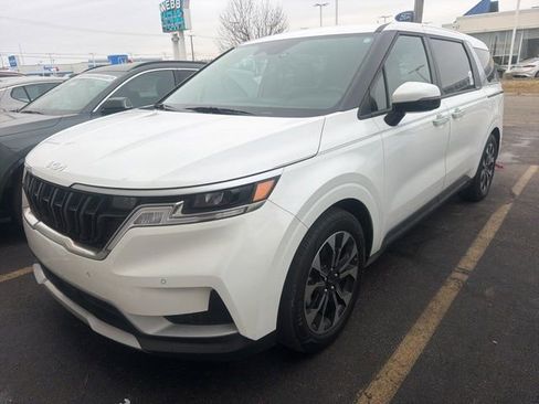 Certified 2024 Kia Carnival EX image 3